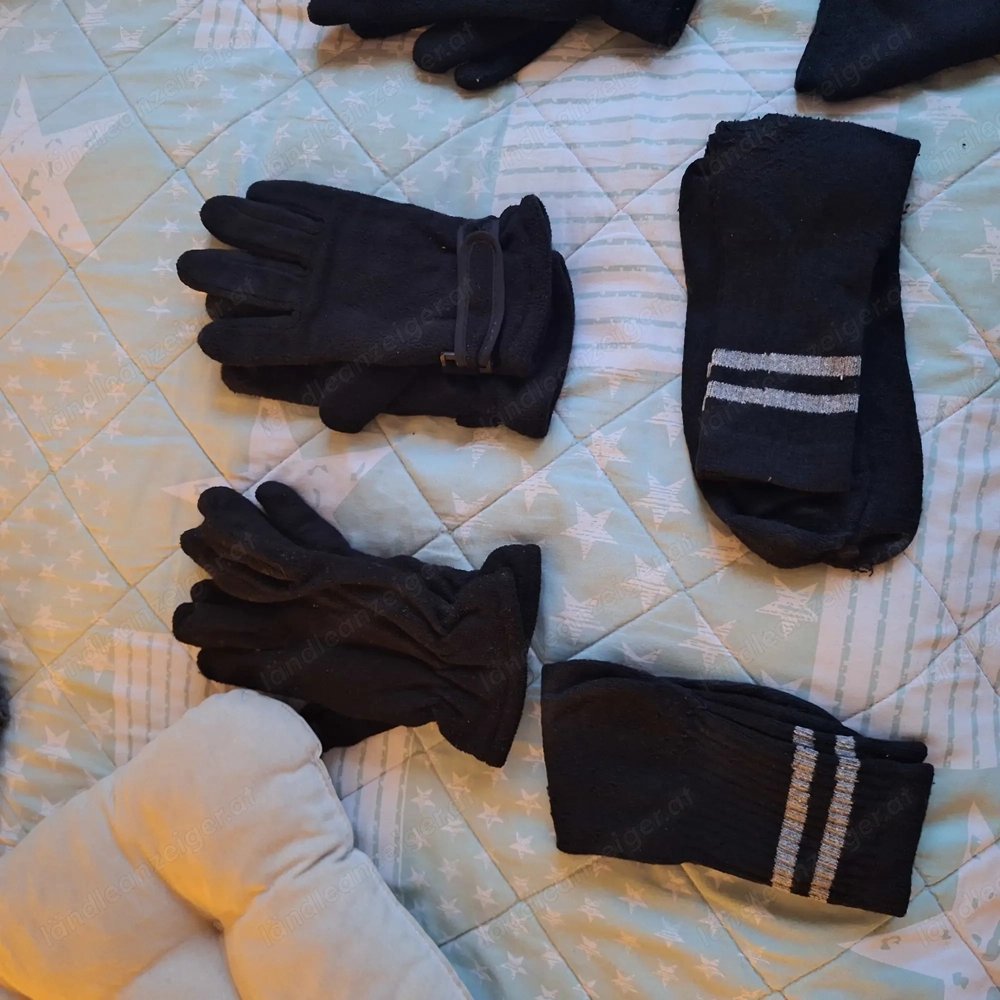 Mehrere Socken gr.43 und Handschuhe gr. L Xl 