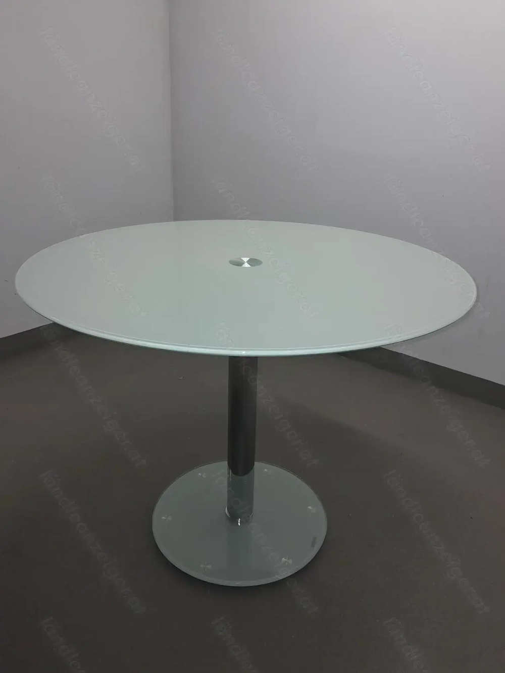 Zu verkaufen neuwertiger Glastisch Durchmesser 100cm