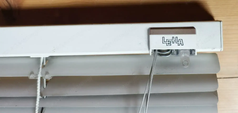 Faltrollo mit Schnur und zum kurbeln