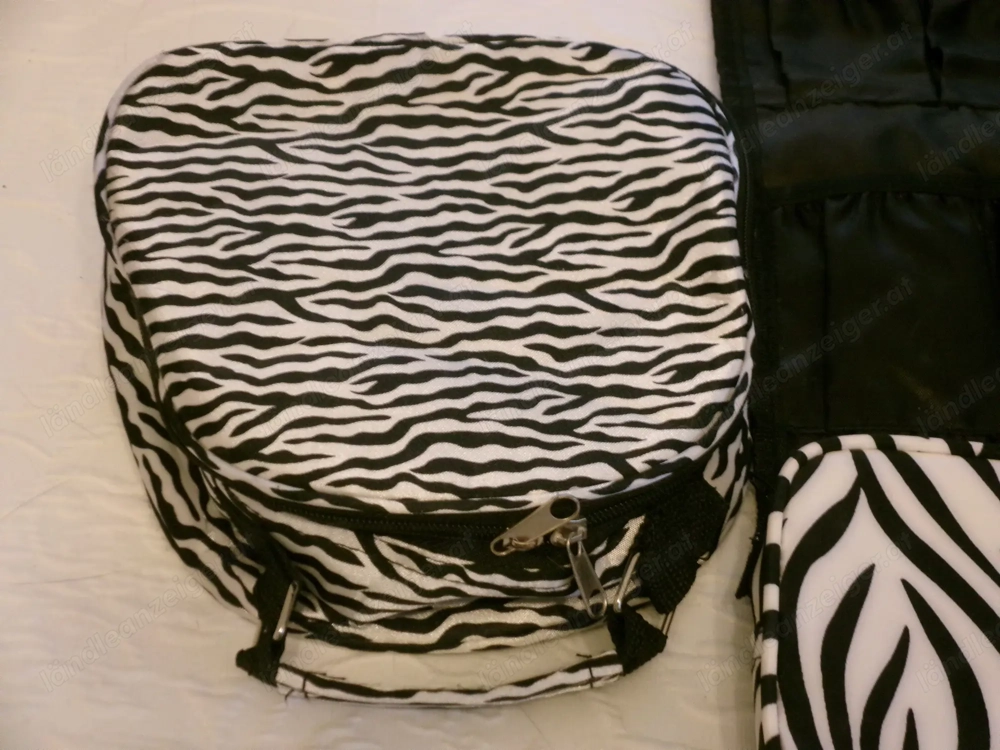 Kulturtasche zum Aufhängen am Spiegel