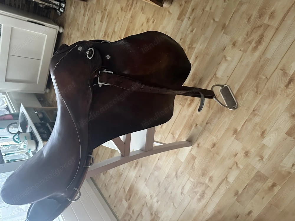 Militär oder Arbeitssattel echtes Leder braun mit Steigbügeln 