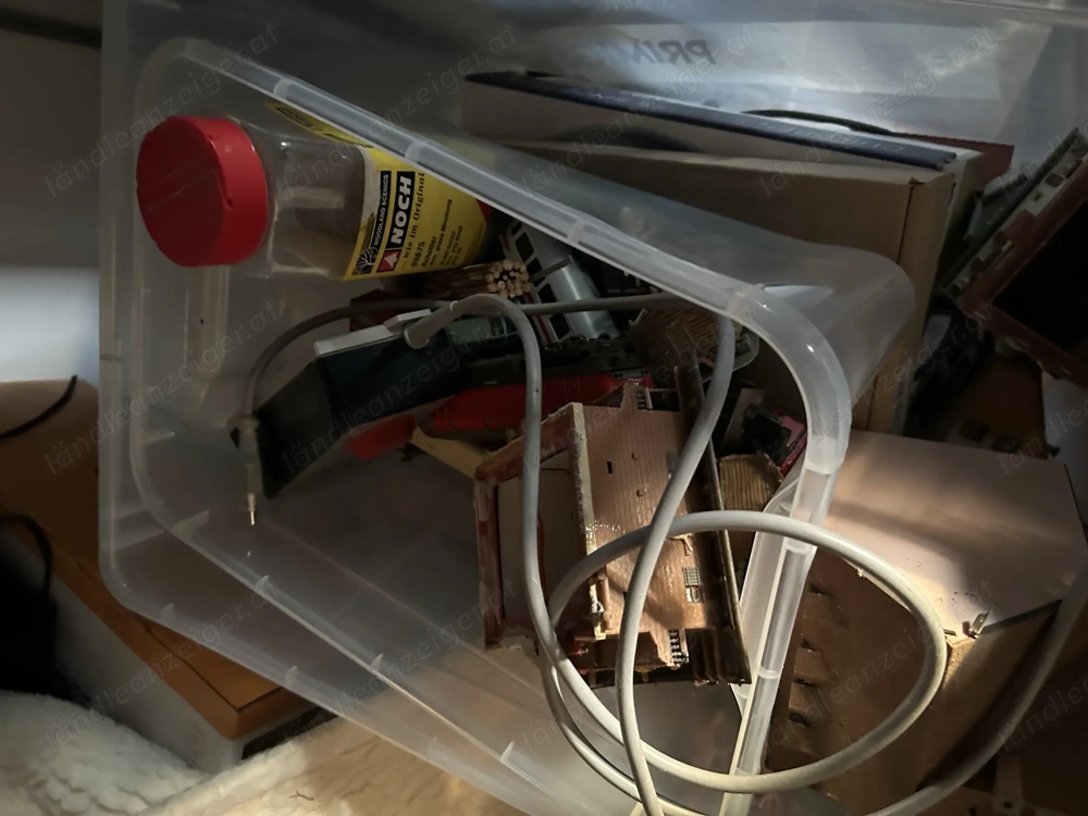 Eisenbahn mit Zubehör.. Teils reparaturbedürftig 