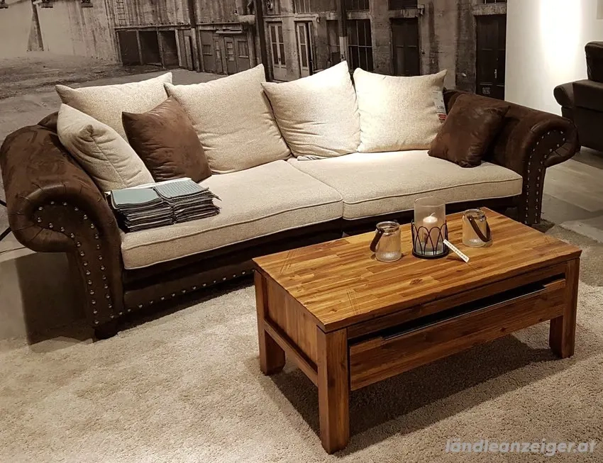 Landscape Couch mit Kissen