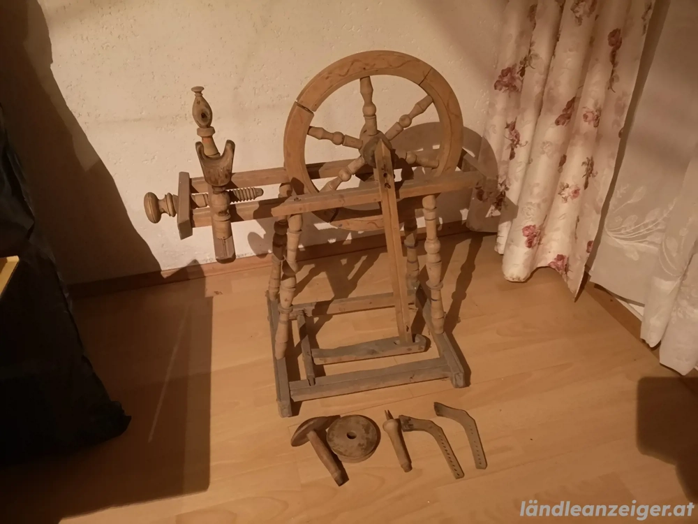 Altes Spinnrad aus Ungarn - nicht ganz komplett!