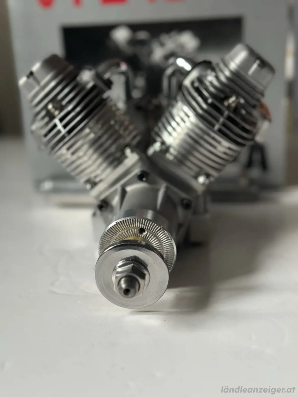 VT 240 Enya V Twin Viertakt Glühmotor 