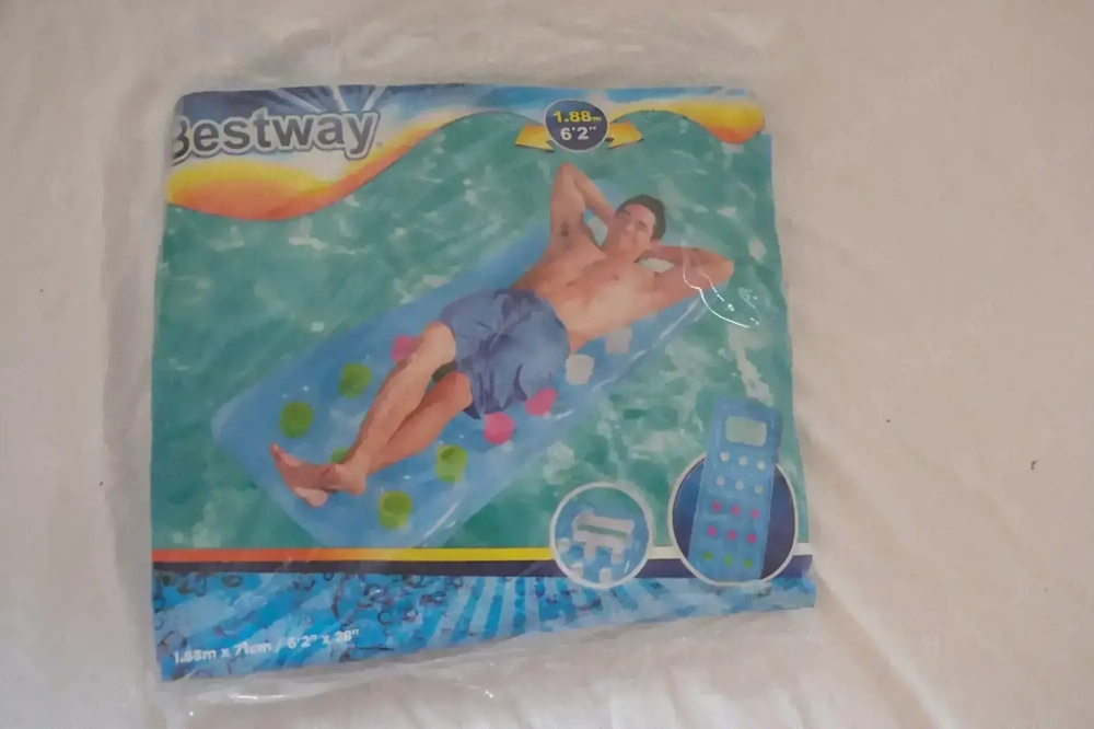 Originalverpackte Bestway-Luftmatratze 