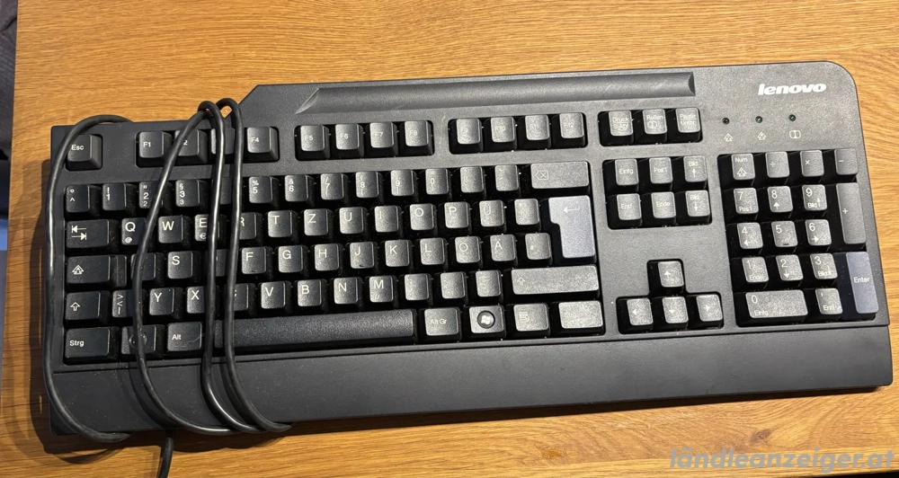 Funktionstüchtige Tastatur zu verschenken 