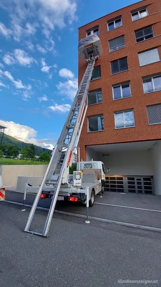 Nissan NT400   Klaas Roadrunner 29 5 Möbellift