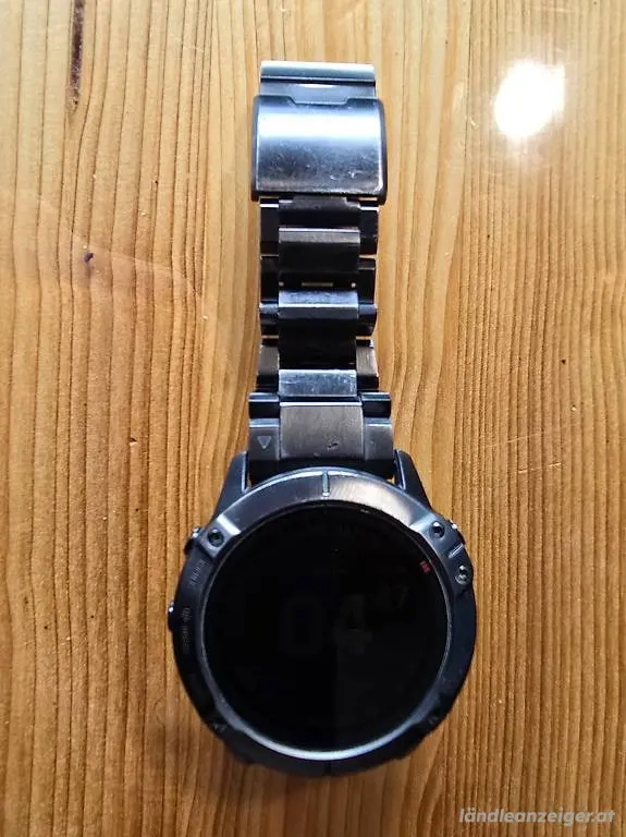 Garmin Fenix 6 Saphire mit Titanium Armband