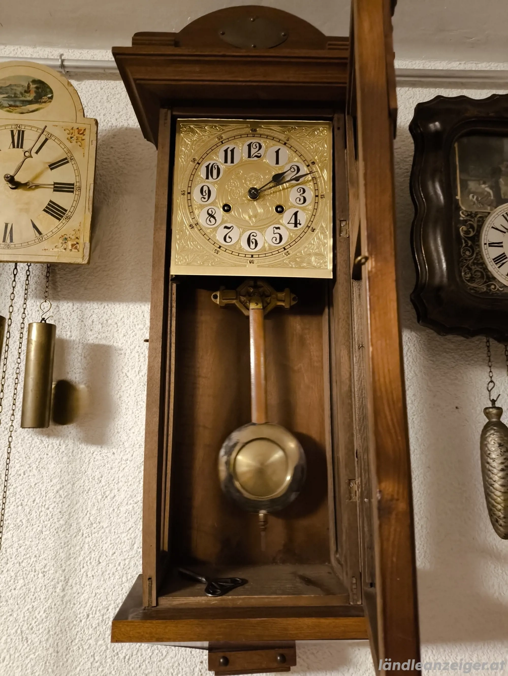 PREISREDUZIERT um -80% .... Sehr alte Pendel-Uhr "mit schönem Ziffernblatt" 