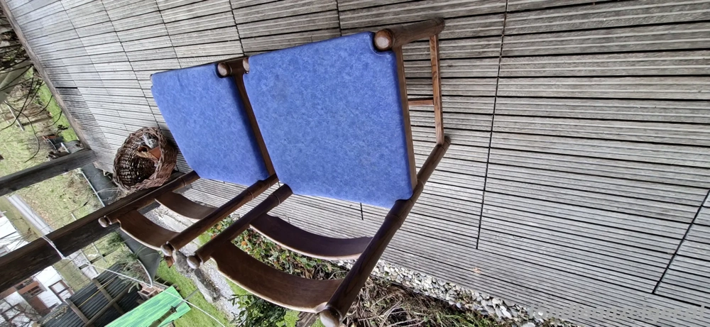 2 Vollholzstühle zu verschenken