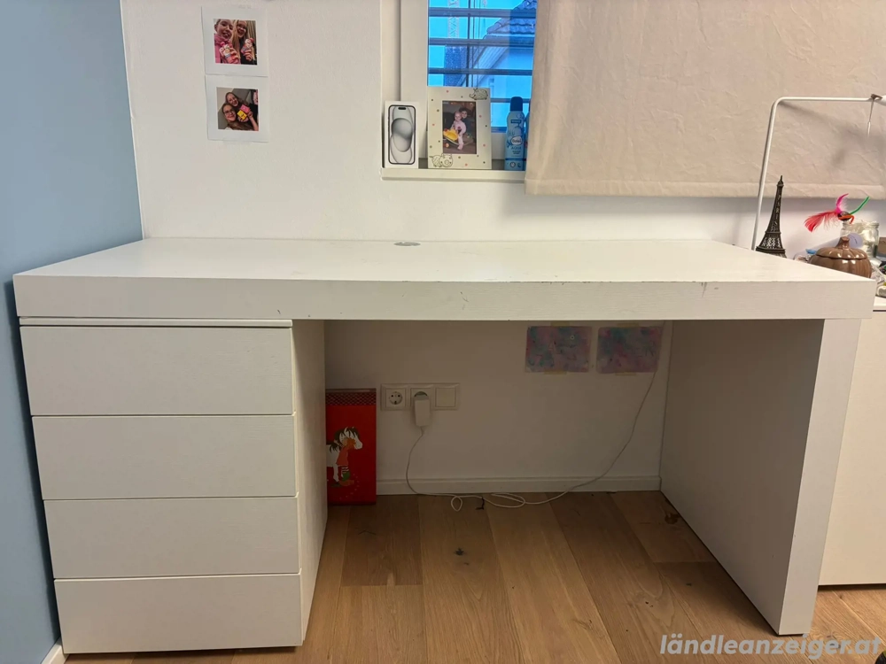 Schreibtisch zu verschenken 