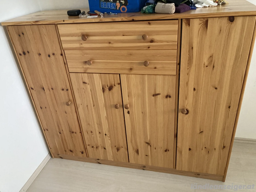 Gebrauchter Holzschrank