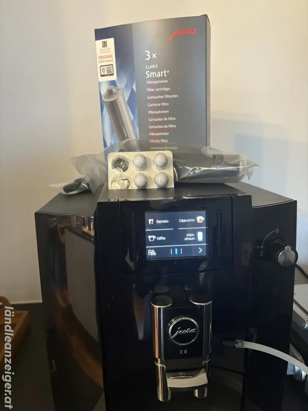 All-in Paket: JURA E6 Kaffeevollautomat & 4 Reinigungstabs, 4 Filterpatronen, 2x Ersatzteil