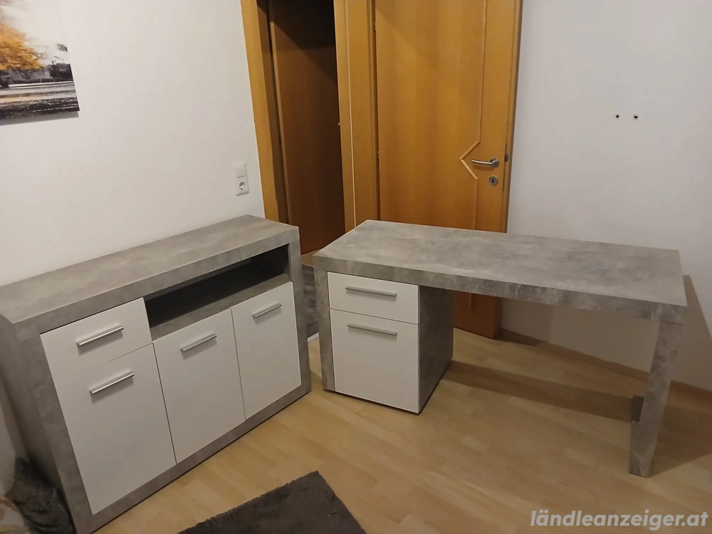Schreibtisch u. Sideboard