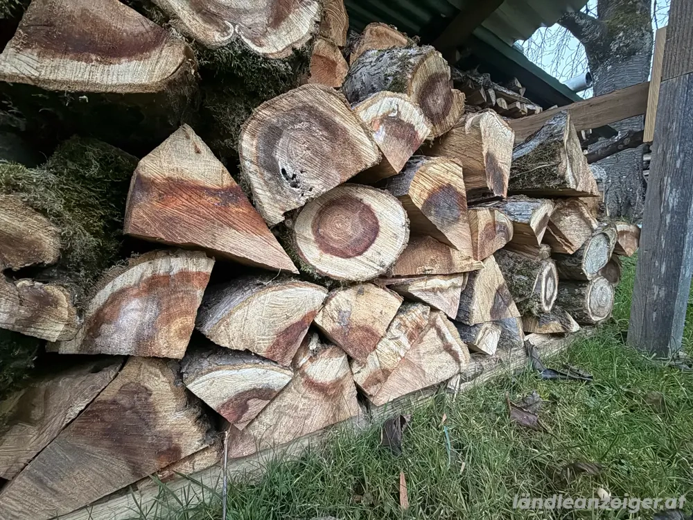 Brennholz Hart gespalten