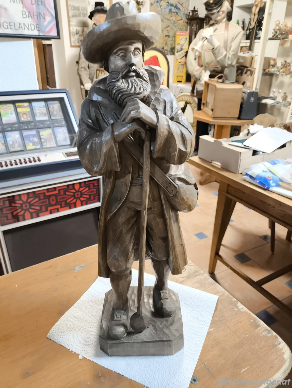 Holz-Schnitzfigur "Rastender Bauer" H ca. 50 cm schöner Zustand 