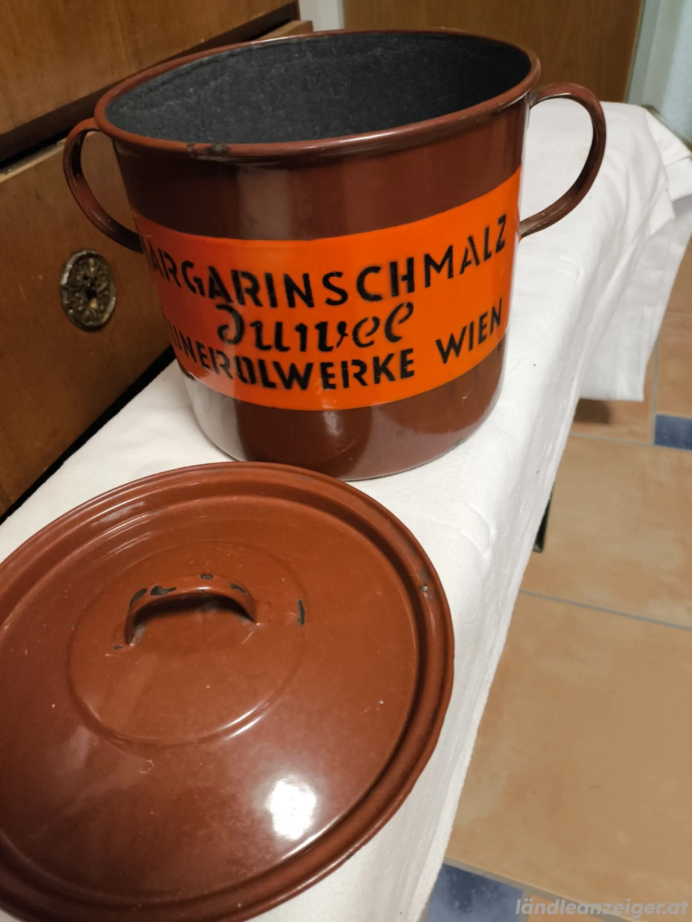 Alter "Margarine-Schmalz-Emailtopf" schöner Zustand mit Deckel 