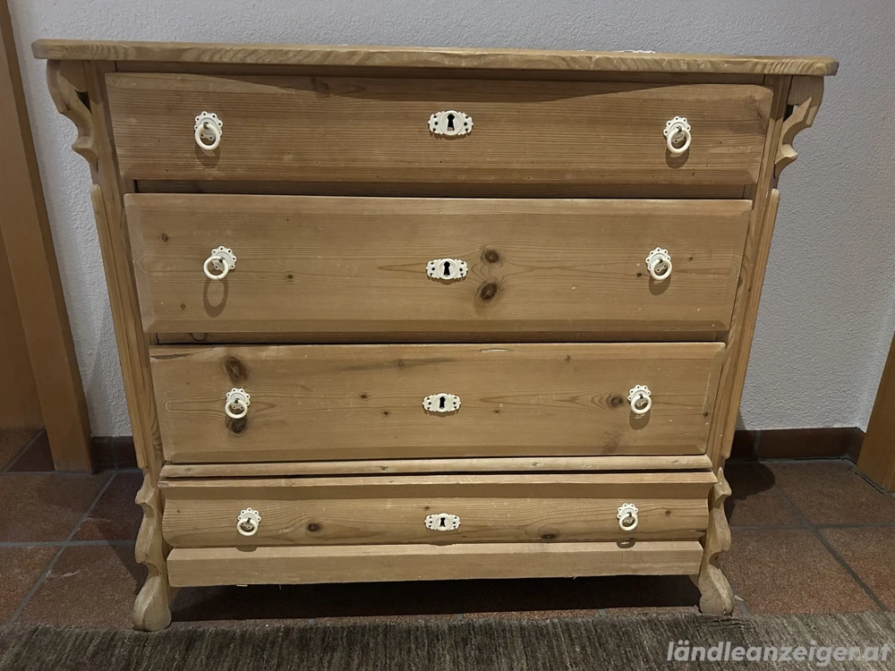 Alte schöne Kommode 