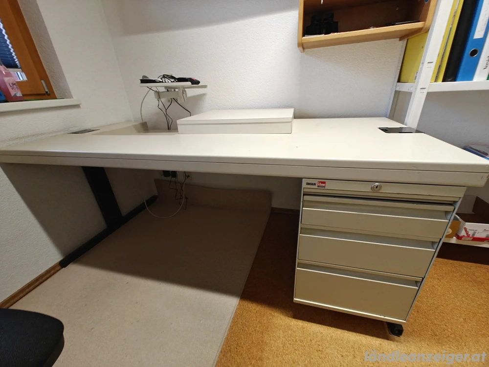Büro Schreibtisch BIGLA-Massiv