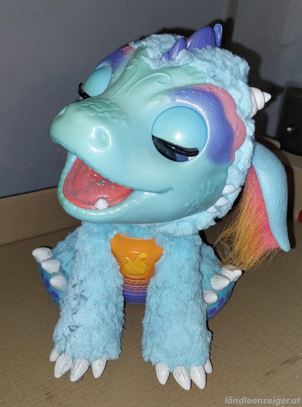 Spielzeug; Drache; bewegt sich, leuchtet & macht Geräusche; 