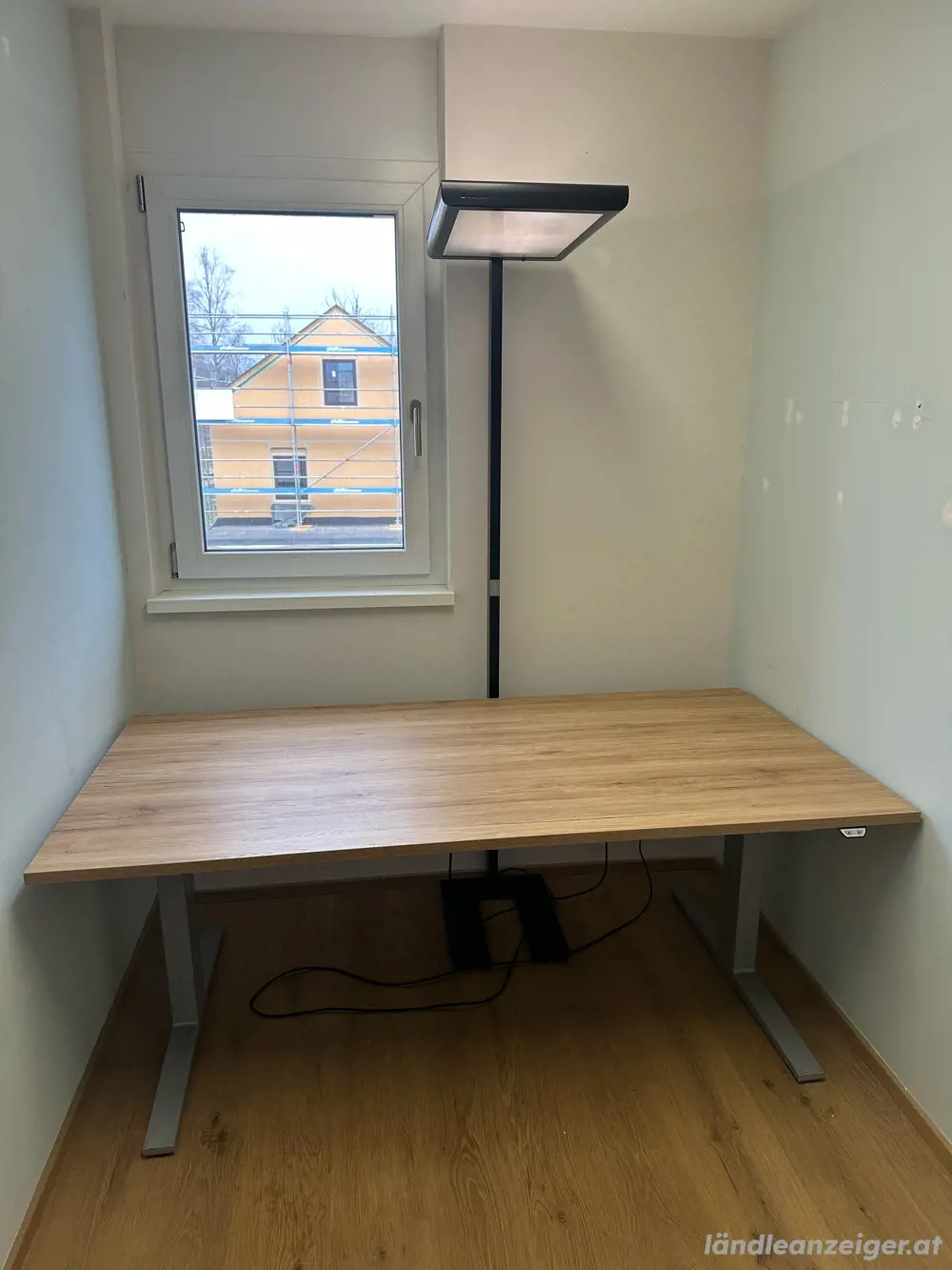 Bene elektrisch höhenverstellbarer Schreibtisch - 180 90 cm - Profiqualität