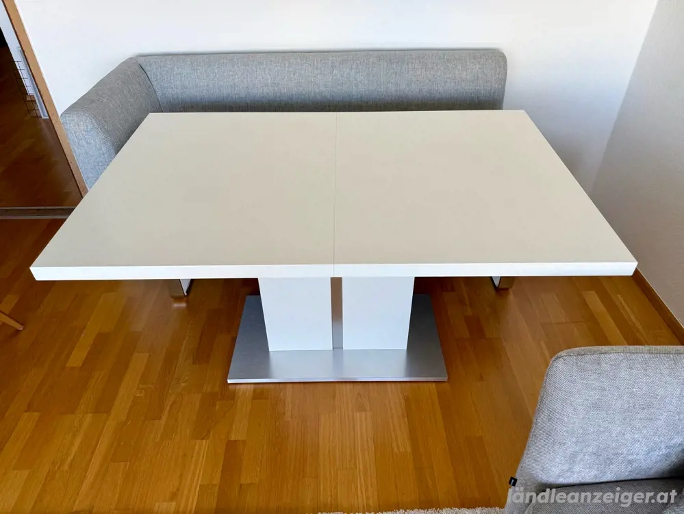 Esstisch (ausziehbar) zu verkaufen 