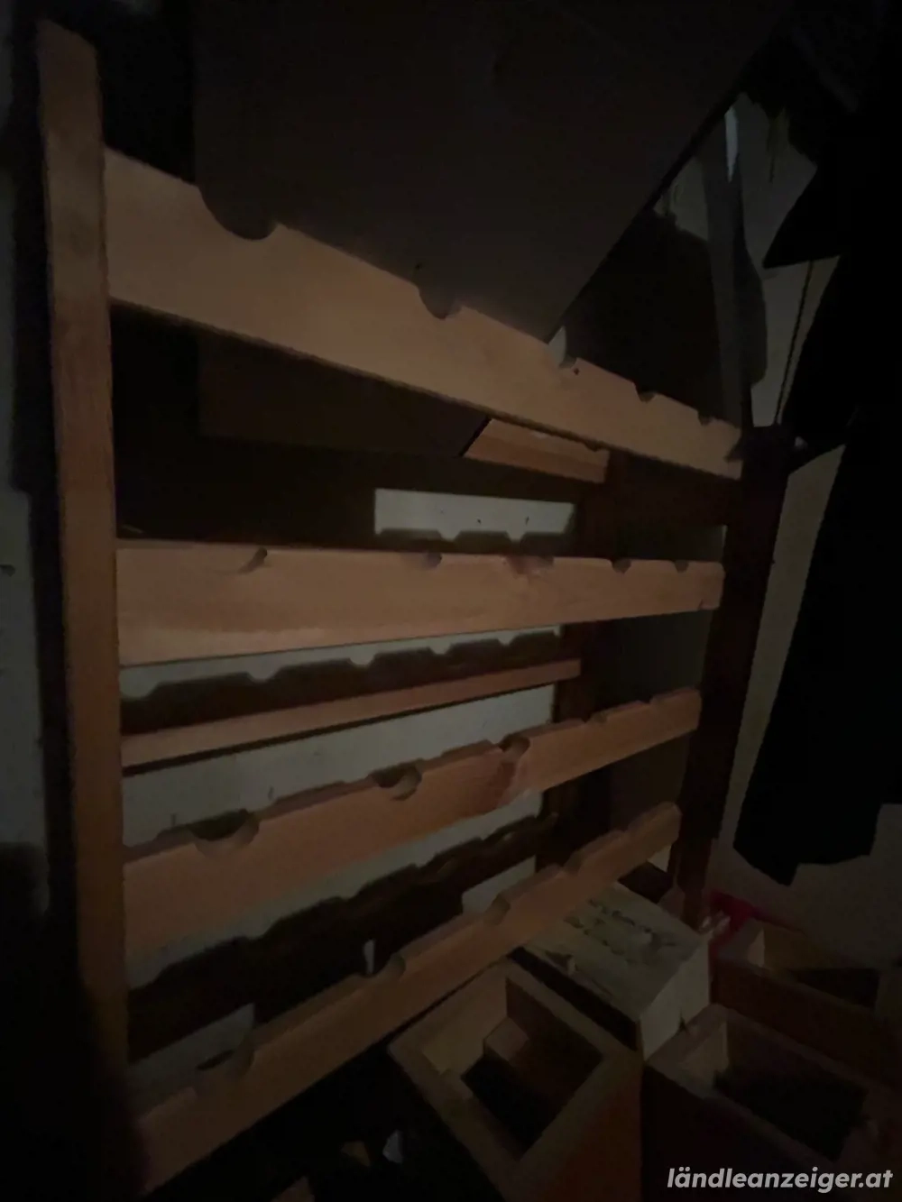 gratis: weinregal aus Holz