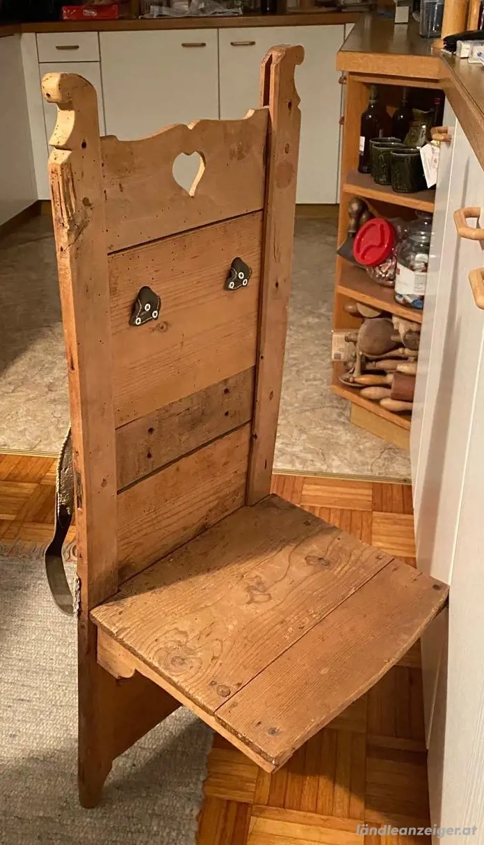 Rückentrage auf Holz 