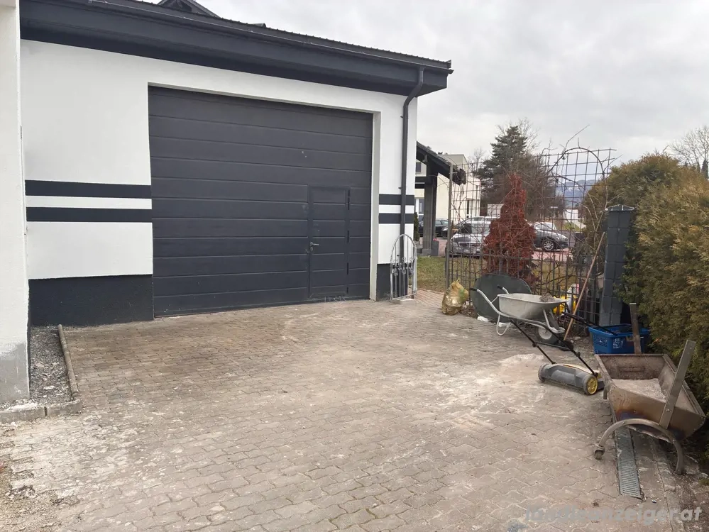 Gewerbefläche 80m2 mit Büro & Sanitär + 250m2  Außenfläche in Hard