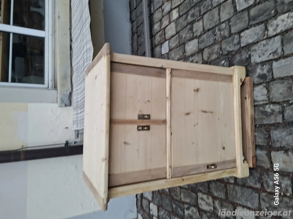 Fichtenholz Schränkle.