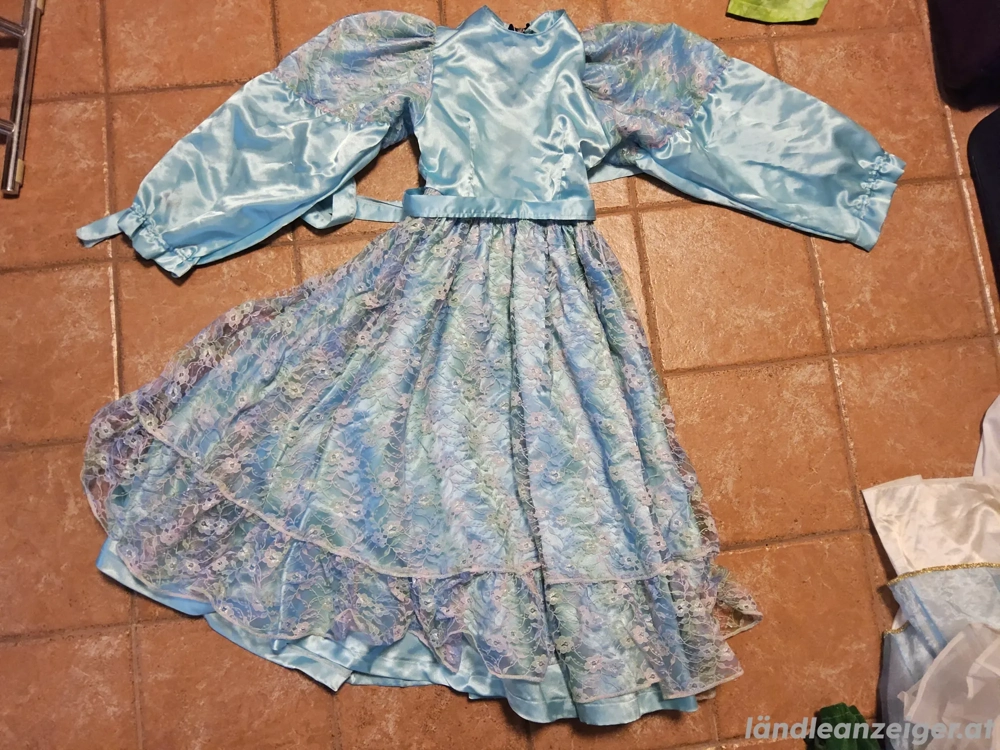 Faschingskostüm zu verschenken