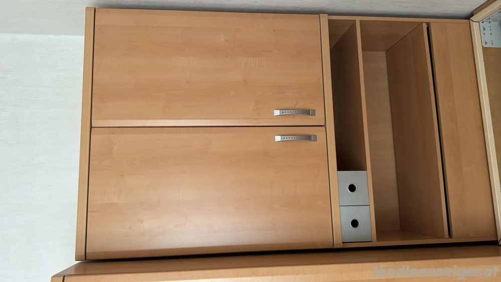 Jugendzimmer - Schränke und Bett