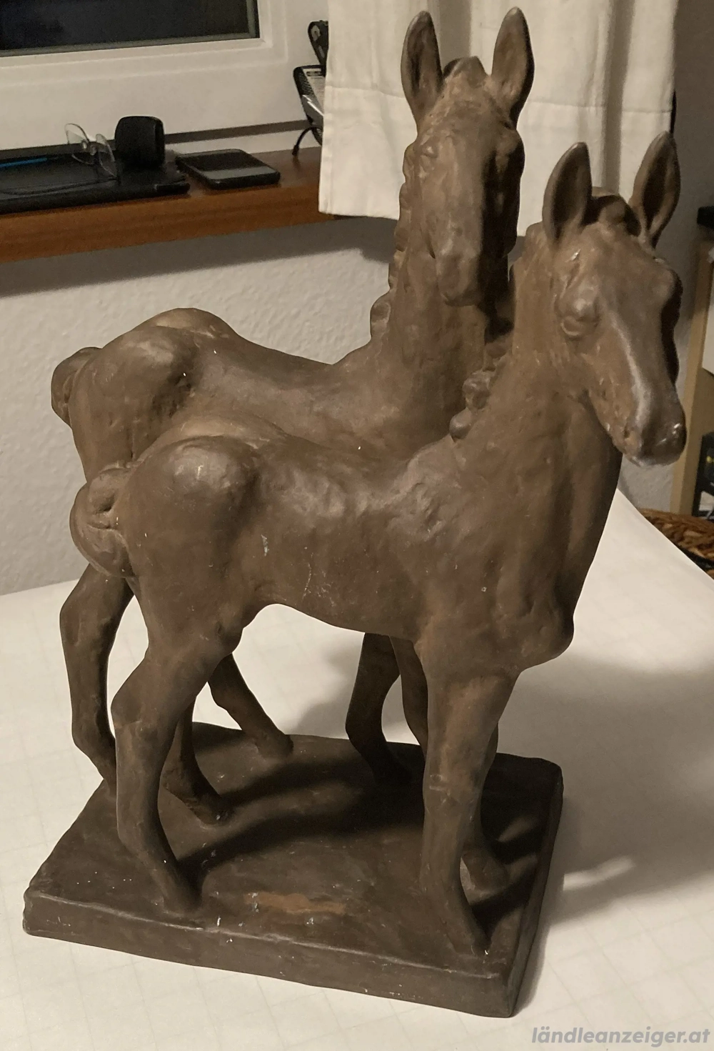 Karlsruhe Majolika 2 Fohlen Pferde, signiert Else Bach, 38cm hoch