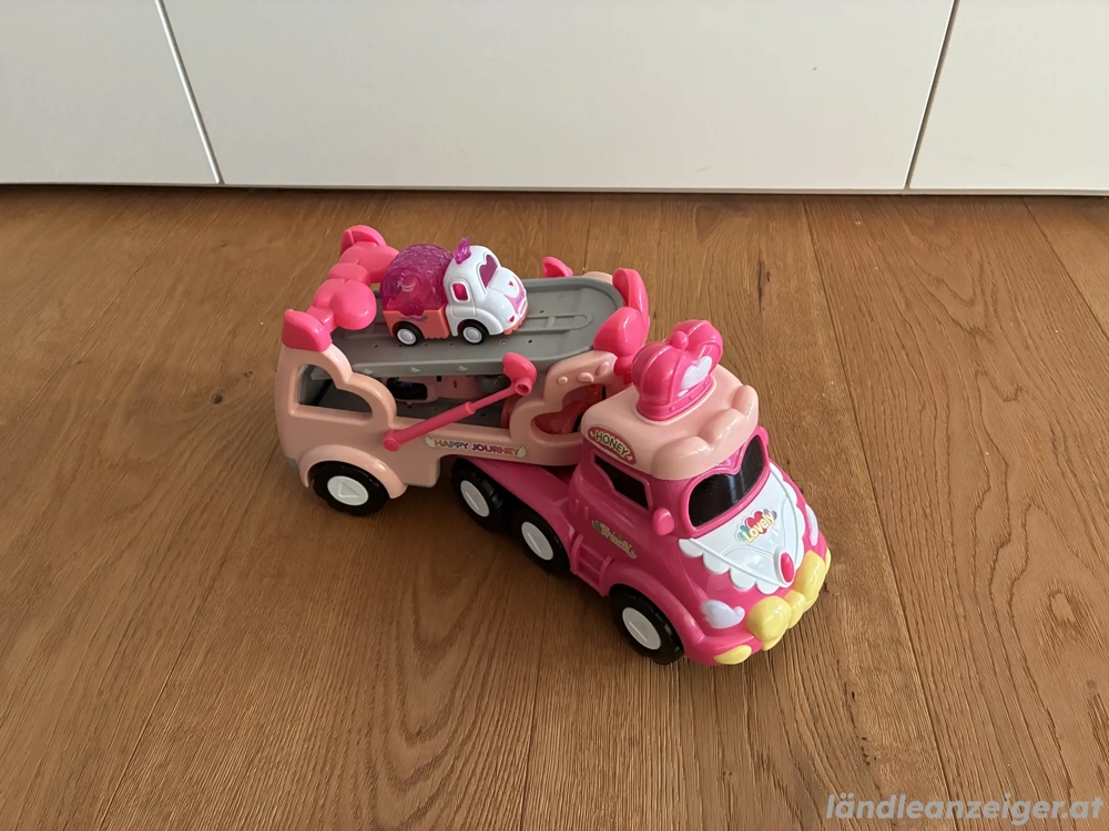 LKW mit kleinen Fahrzeugen