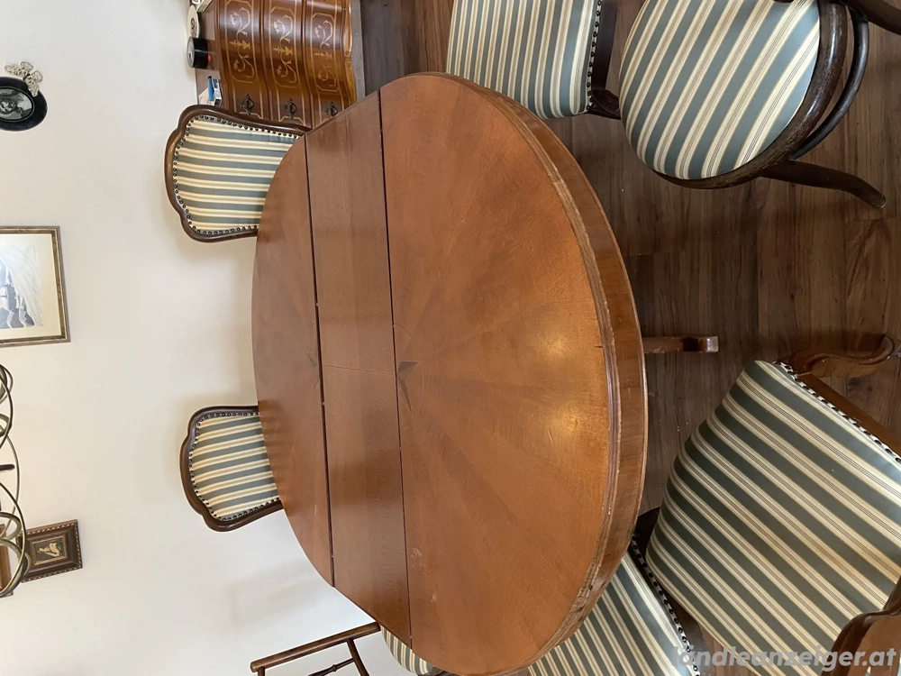 Wunderschöner Tisch zum Ausziehen