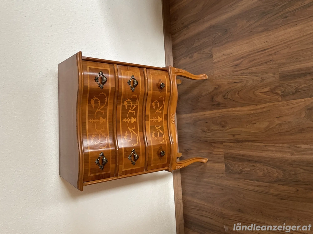 Wunderschönes beistellkästchen