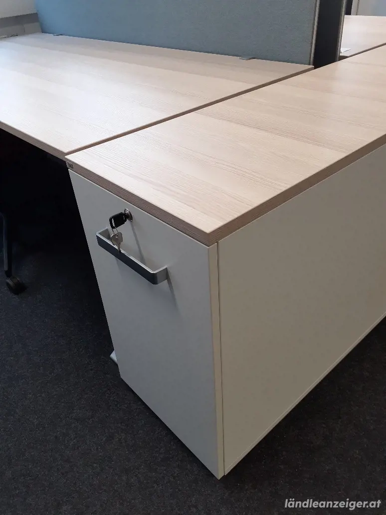 Container mit großem Auszug