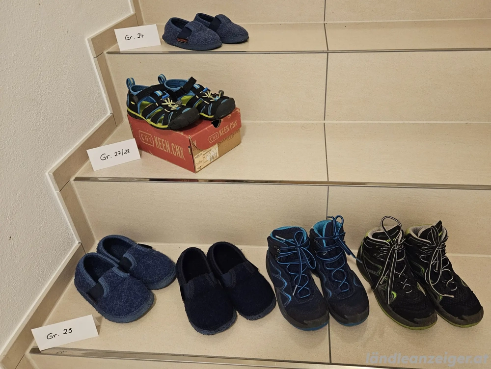 Hausschuhe von Giesswein, Keen Sandalen, Lowa Wanderschuhe für Kinder