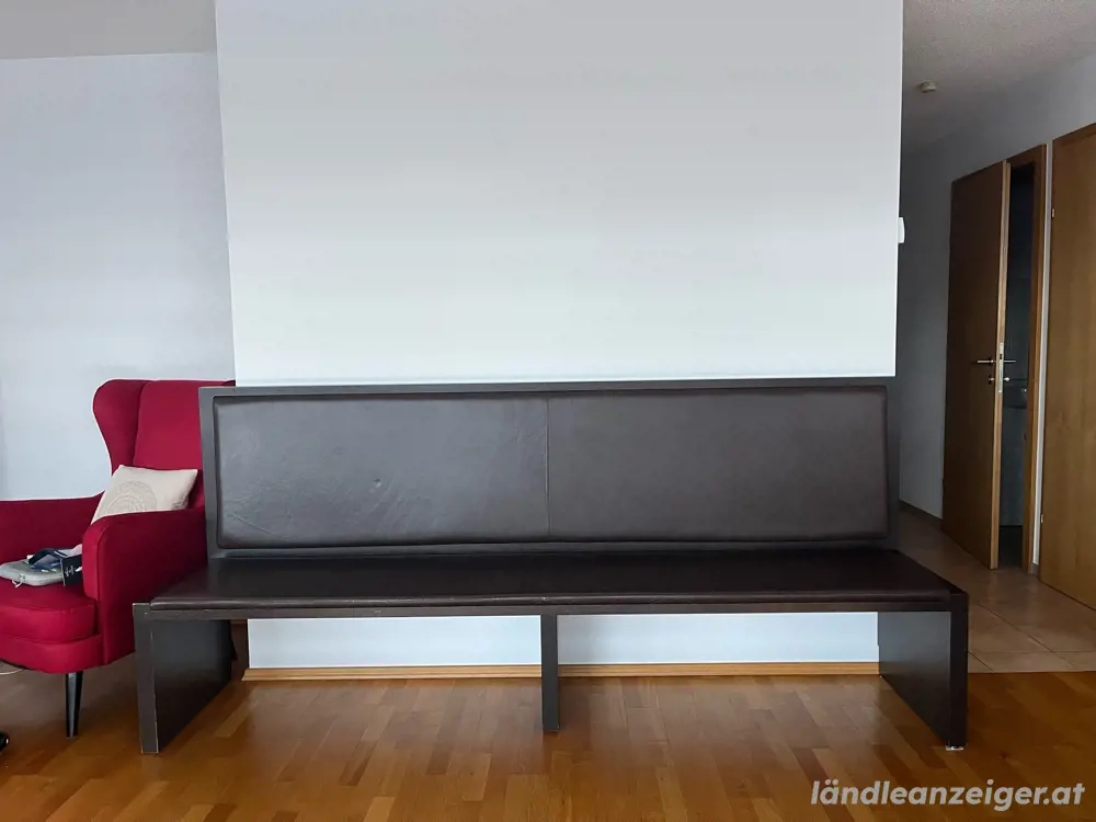 Bank mit Echtleder-Polsterung