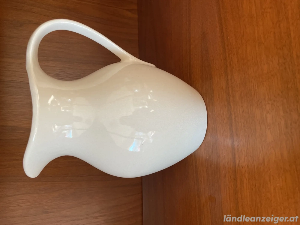 Wasserkrug aus Porzellan