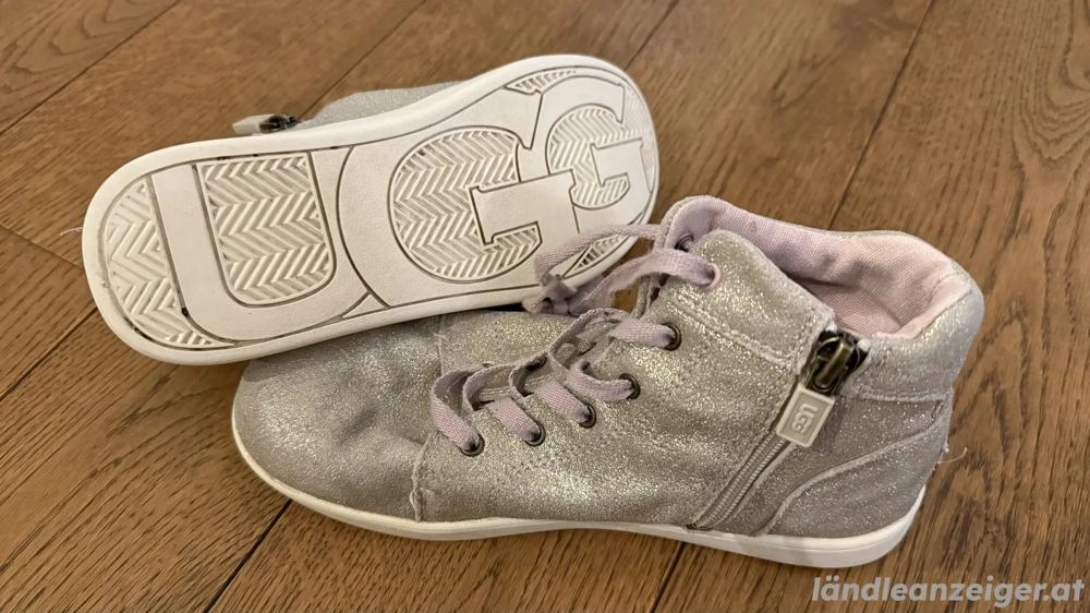 UGG Sneaker 33