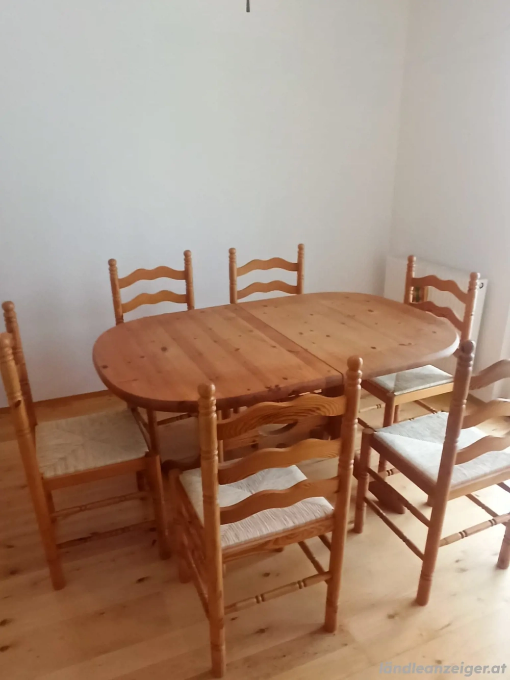 Holztisch mit 6 Stühlen 