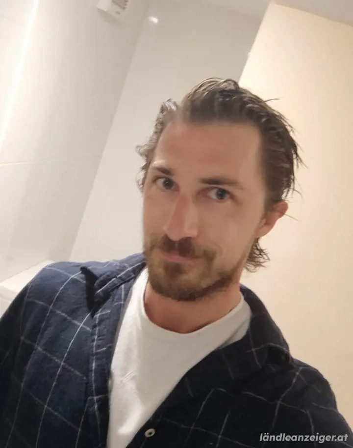 Hier auf der Suche nach eine süße Frau um die Welt mit ihr zu teilen