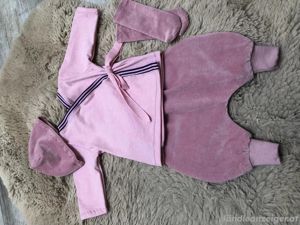 Garnitur für Frühchen oder kleine Babys, handmade, neu 