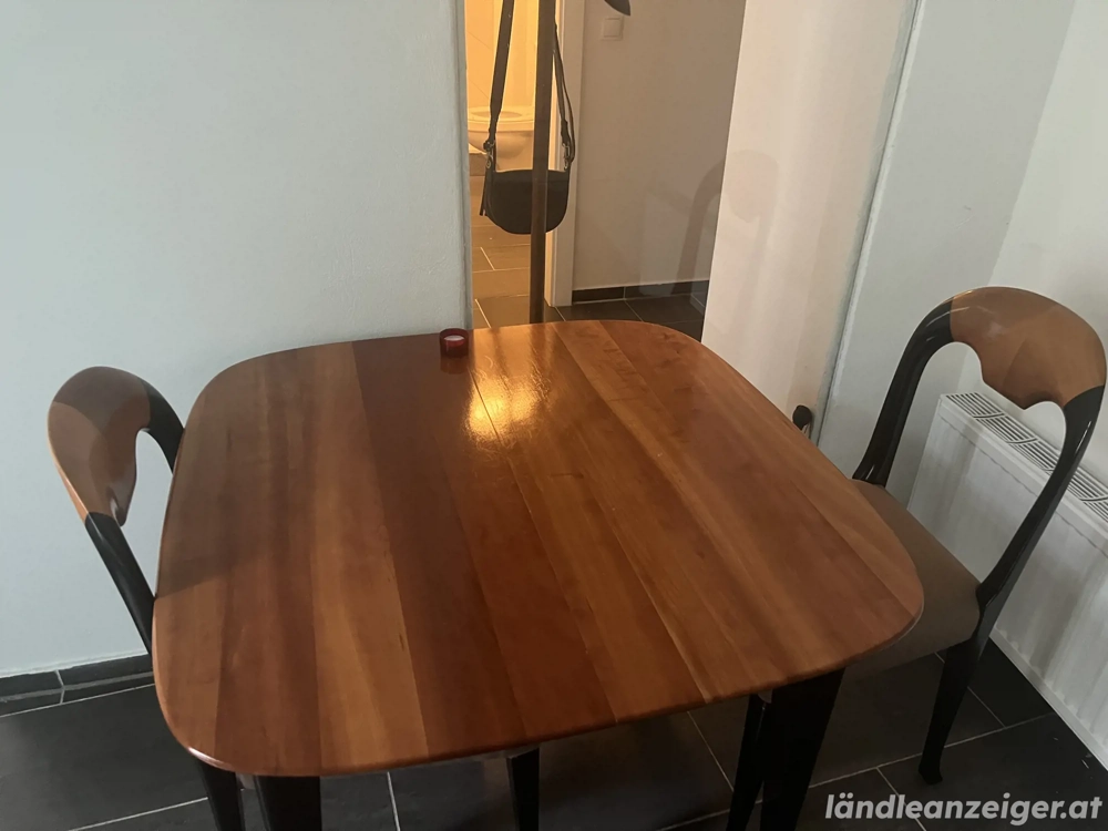 Tisch mit 4 Stühlen Tischlerarbeit