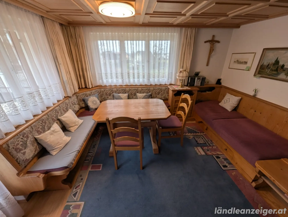 Hochwertige Esszimmer-Garnitur aus Massivholz Schreinerarbeit