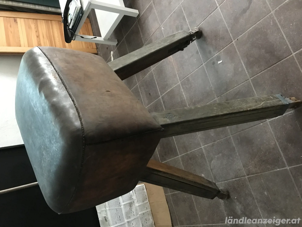 Turnbock mit Kern-Rindleder bespannt