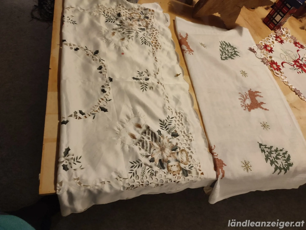 Verkaufe 2 Weihnachtsdecken 