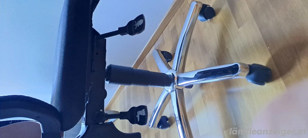 Fast geschenkt: Bürosessel samt Bodenschutzmatte!